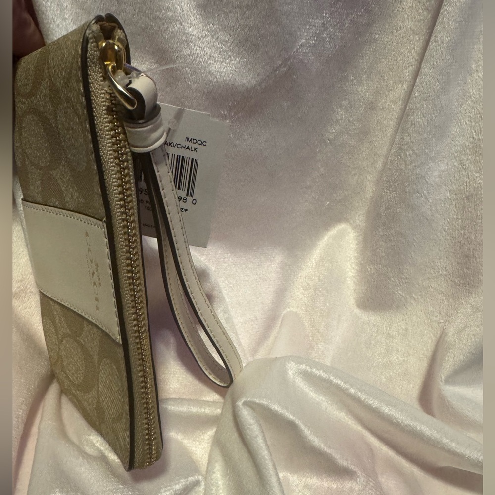 Coach NWT Signature Wristlet in Light Khaki/Chalk - Picture 3 of 6